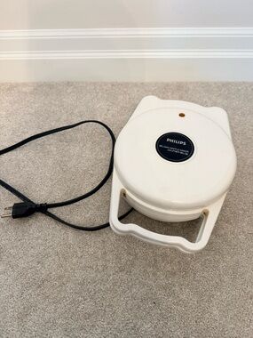 PHILIPS White Belgian waffle maker